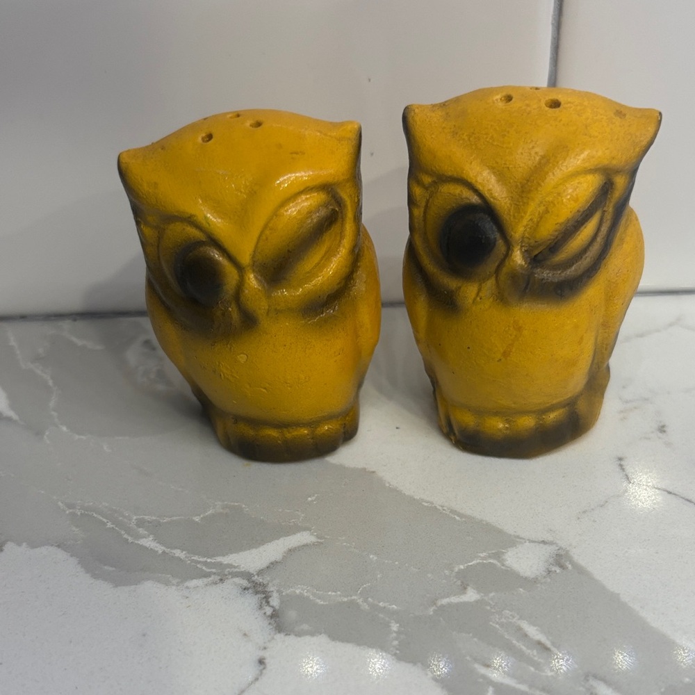 Mid-Century Set of Yellow and Black Chalkware Salt and Pepper Shakers
